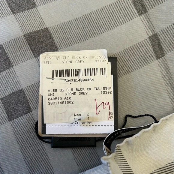 Burberry 100% Silk scarf the "Check" pattern NWT made in Italy grey n black - Picture 5 of 9